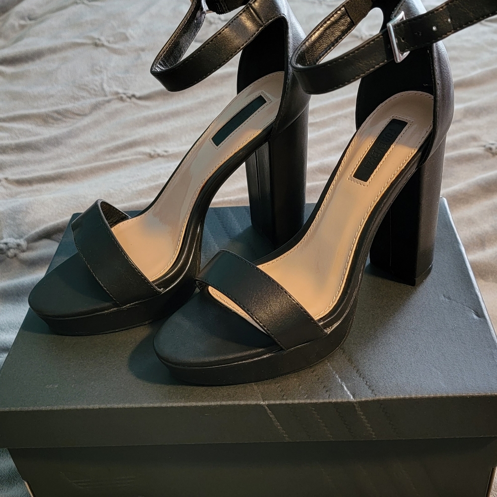 Brand new chunk heels!!